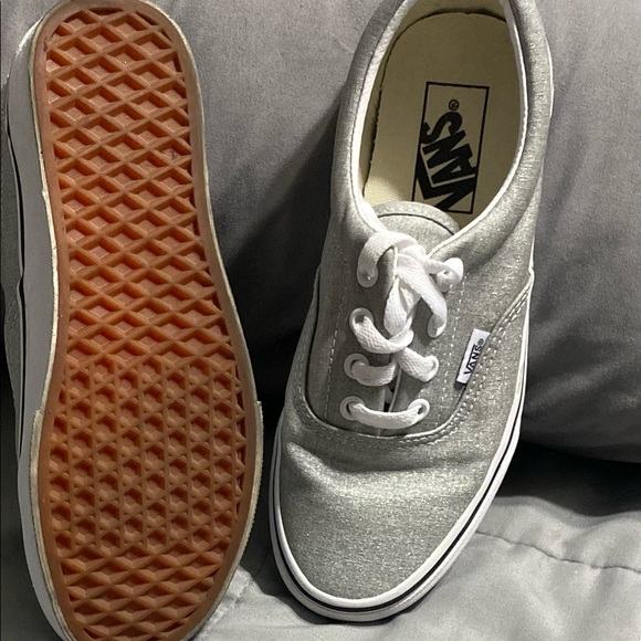 Vans - Picture 3 of 3